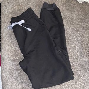 Black Figs high waisted jogger scrub pants
